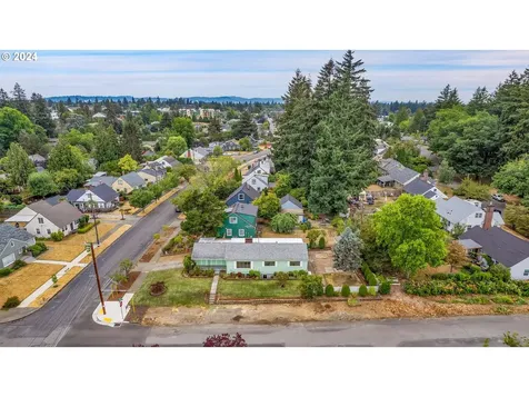 8925 Ne Schuyler Street Portland OR 97220