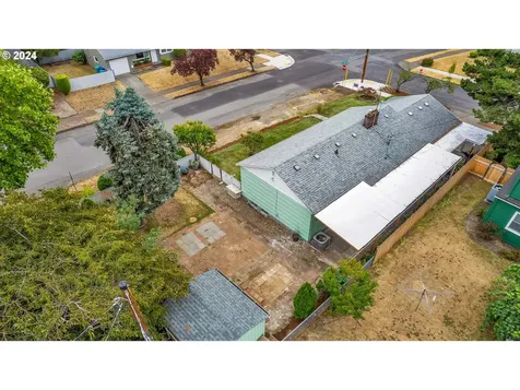 8925 Ne Schuyler Street Portland OR 97220