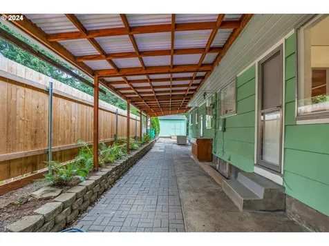 8925 Ne Schuyler Street Portland OR 97220
