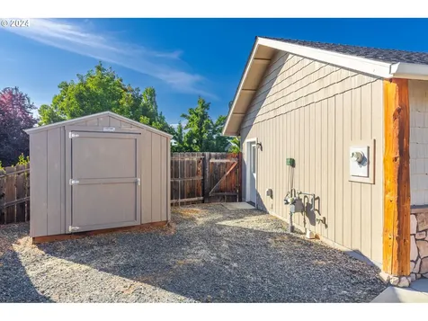 2014 Sw Otis Lane Grants Pass OR 97527