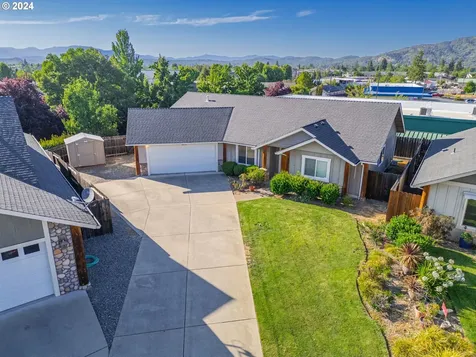 2014 Sw Otis Lane Grants Pass OR 97527