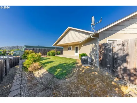 2014 Sw Otis Lane Grants Pass OR 97527