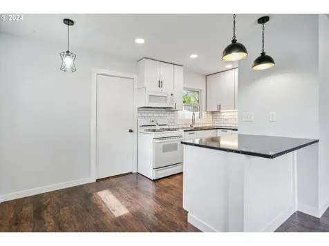7724 N Bank Street Portland OR 97203