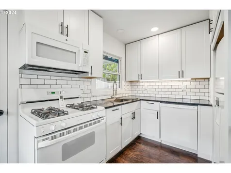 7724 N Bank Street Portland OR 97203