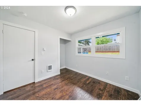 7724 N Bank Street Portland OR 97203