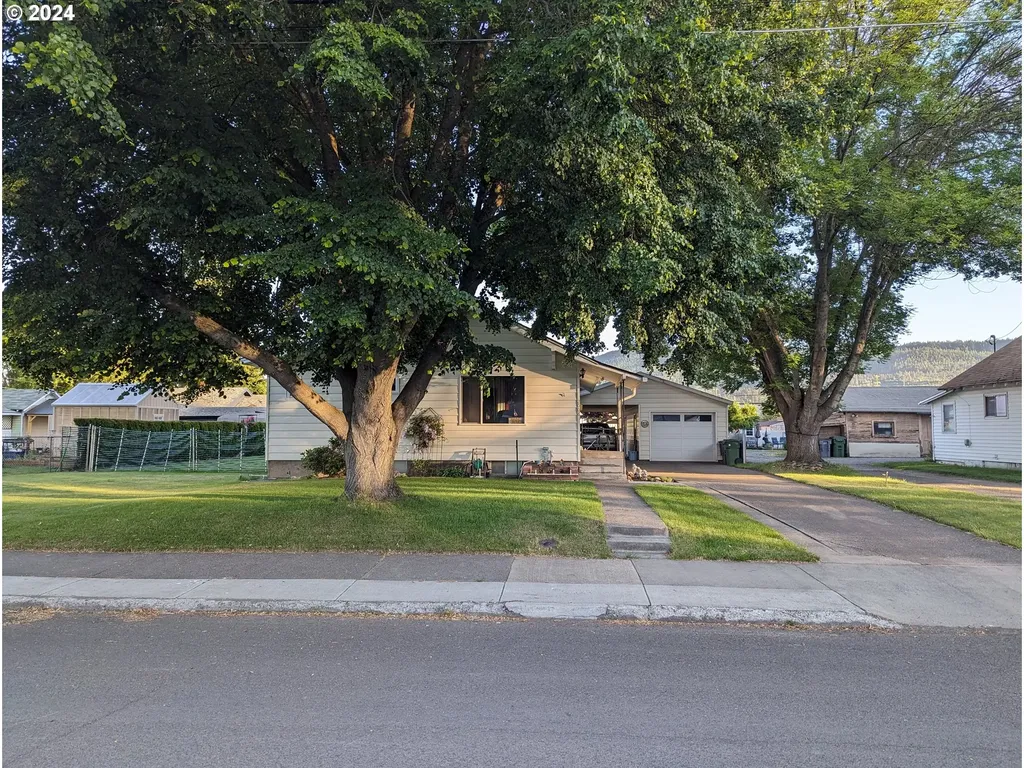2006 E N Avenue La Grande OR 97850
