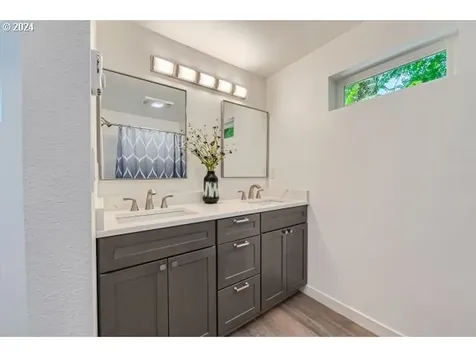 20064 S Central Point Road Oregon City OR 97045