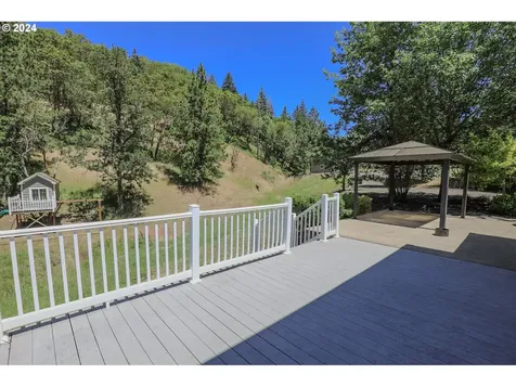 1040 Arcadia Drive Roseburg OR 97471