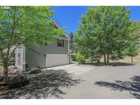 1040 Arcadia Drive Roseburg OR 97471