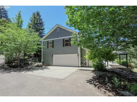 1040 Arcadia Drive Roseburg OR 97471