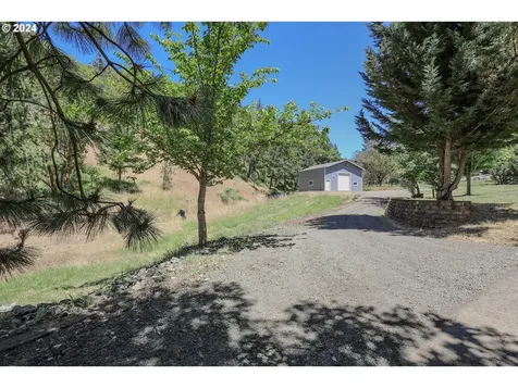 1040 Arcadia Drive Roseburg OR 97471
