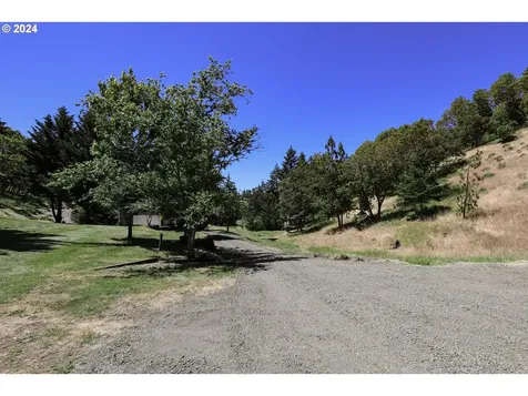 1040 Arcadia Drive Roseburg OR 97471