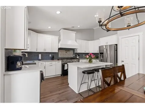 14601 NW 7th Place Vancouver WA 98685