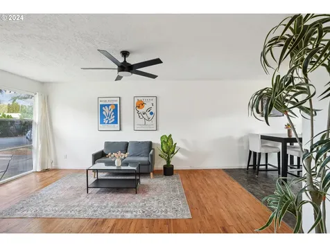 10040 SE Schiller Street Portland OR 97266
