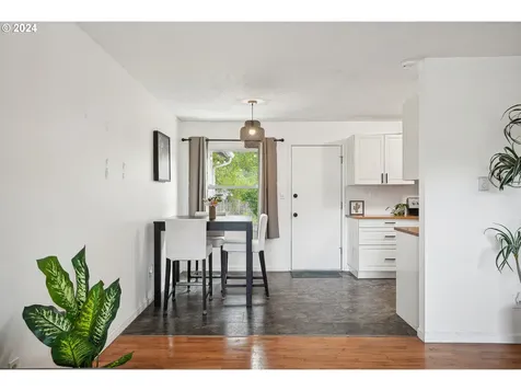 10040 SE Schiller Street Portland OR 97266
