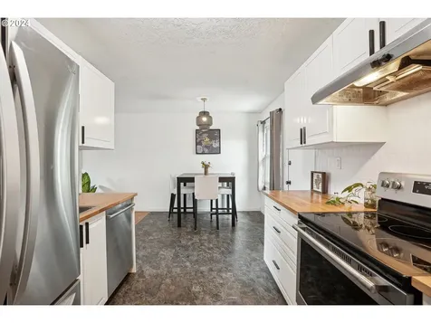10040 SE Schiller Street Portland OR 97266