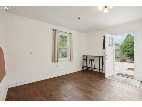 10040 SE Schiller Street Portland OR 97266