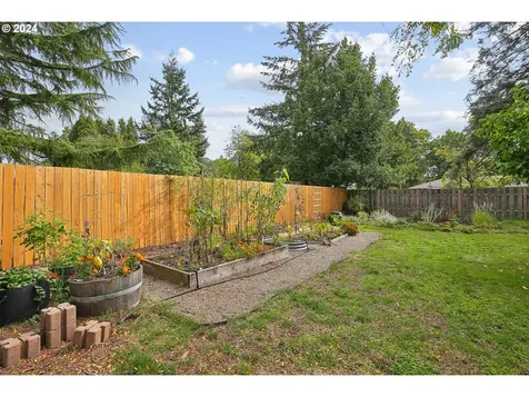 10040 SE Schiller Street Portland OR 97266