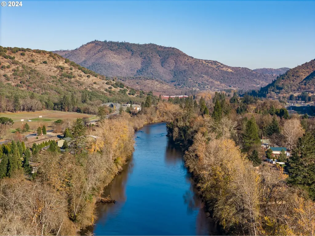 1424 Rogue River Highway Gold Hill OR 97525