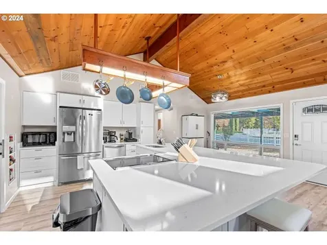 1424 Rogue River Highway Gold Hill OR 97525