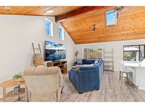 1424 Rogue River Highway Gold Hill OR 97525