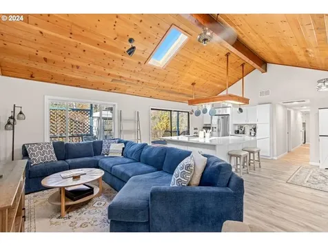 1424 Rogue River Highway Gold Hill OR 97525