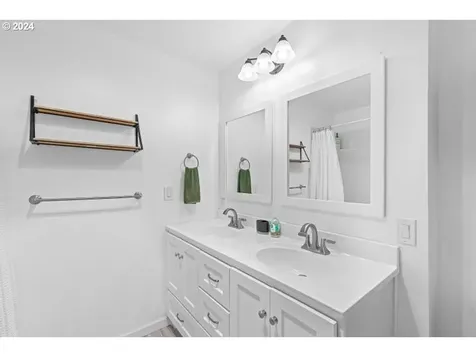 1424 Rogue River Highway Gold Hill OR 97525