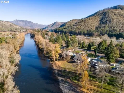 1424 Rogue River Highway Gold Hill OR 97525