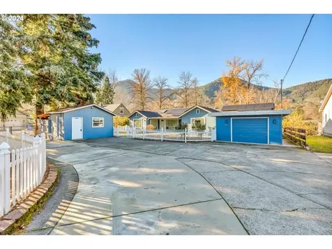 1424 Rogue River Highway Gold Hill OR 97525