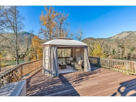 1424 Rogue River Highway Gold Hill OR 97525
