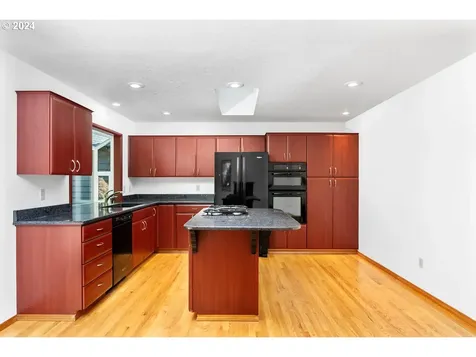 39 Spinosa Lake Oswego OR 97035