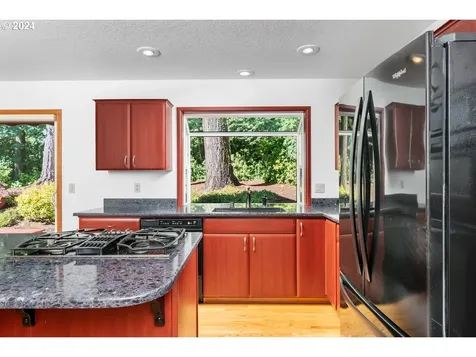 39 Spinosa Lake Oswego OR 97035