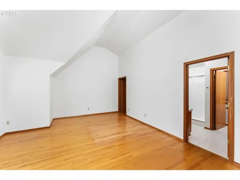 39 Spinosa Lake Oswego OR 97035