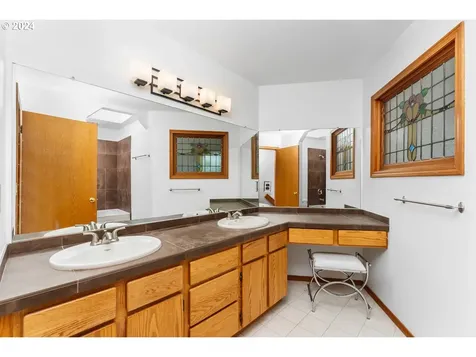 39 Spinosa Lake Oswego OR 97035