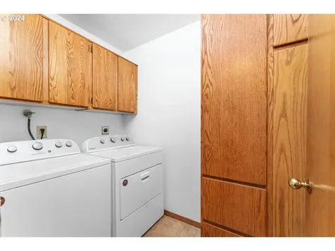 39 Spinosa Lake Oswego OR 97035