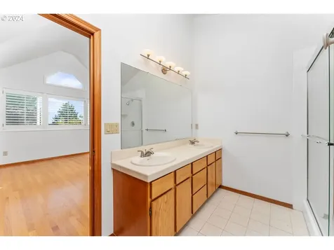 39 Spinosa Lake Oswego OR 97035