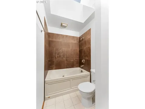 39 Spinosa Lake Oswego OR 97035