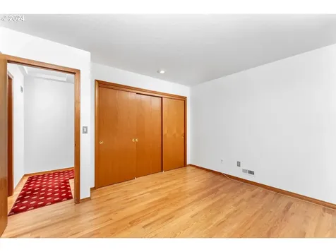 39 Spinosa Lake Oswego OR 97035