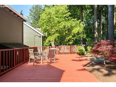 39 Spinosa Lake Oswego OR 97035