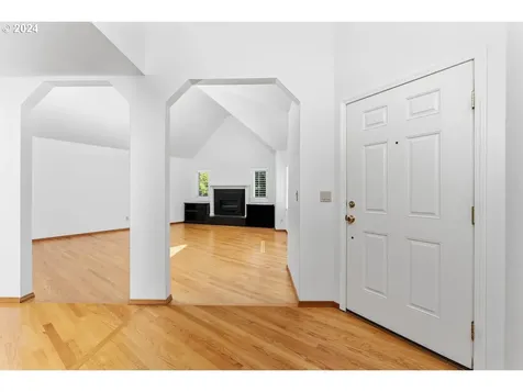 39 Spinosa Lake Oswego OR 97035
