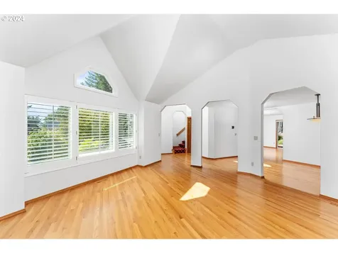 39 Spinosa Lake Oswego OR 97035