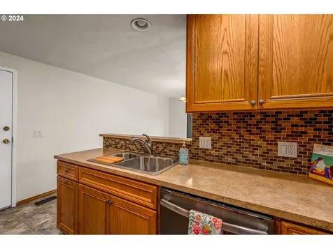 159 Westbrook Way Eugene OR 97405