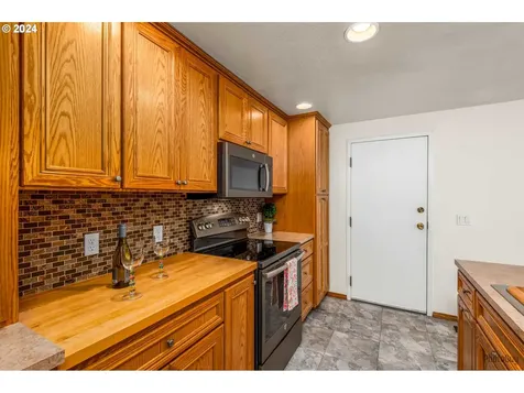 159 Westbrook Way Eugene OR 97405