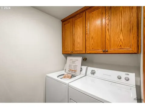 159 Westbrook Way Eugene OR 97405