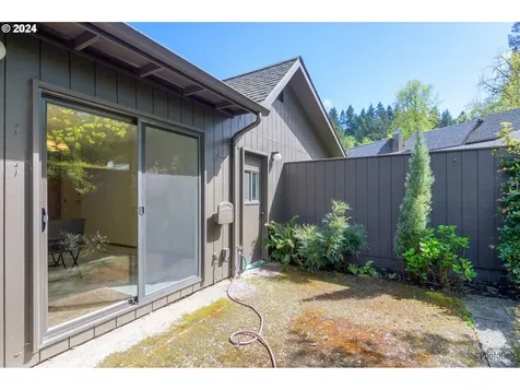 159 Westbrook Way Eugene OR 97405
