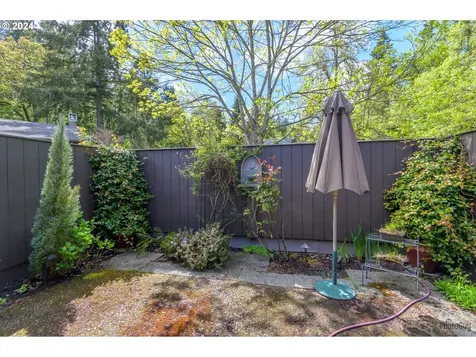 159 Westbrook Way Eugene OR 97405