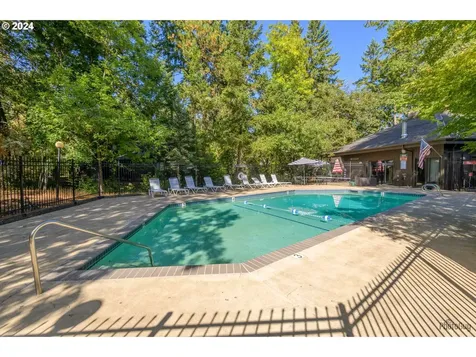 159 Westbrook Way Eugene OR 97405