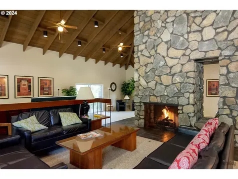 159 Westbrook Way Eugene OR 97405
