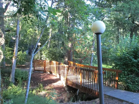 159 Westbrook Way Eugene OR 97405
