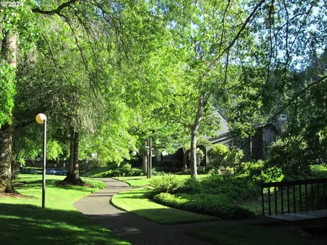 159 Westbrook Way Eugene OR 97405